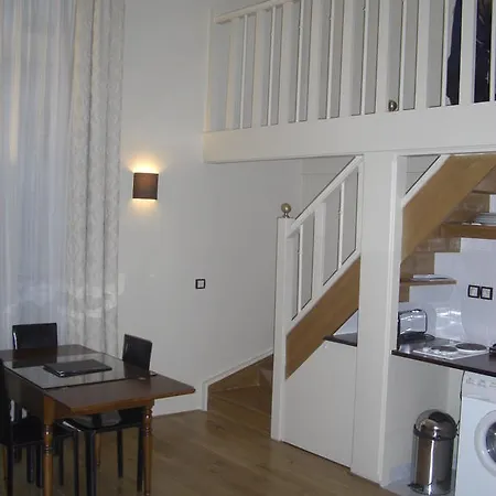 Apartahotel Suites Albany & París
