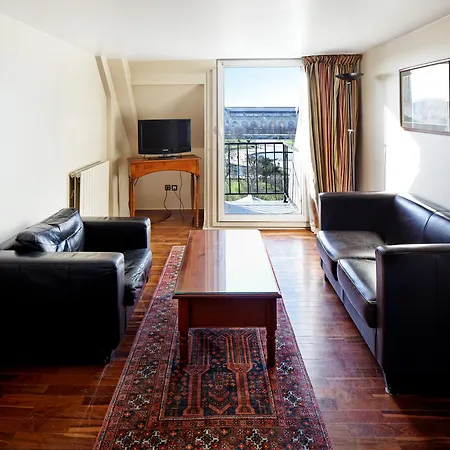 Suites Albany & Apartahotel París